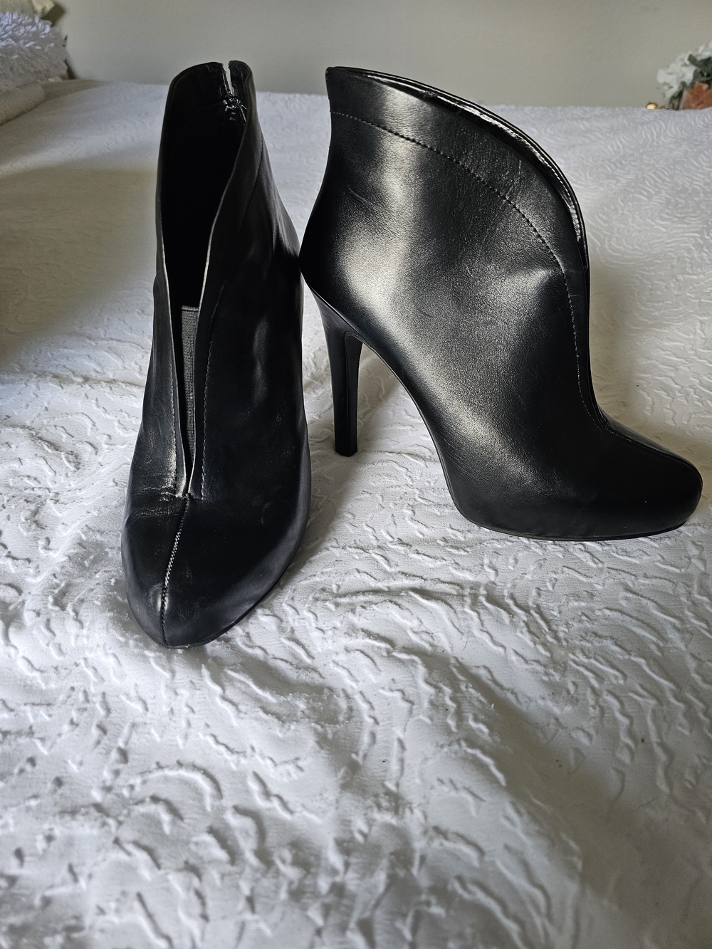 Jessica Simpson Women's Black Leather Allest Ankle Bootie